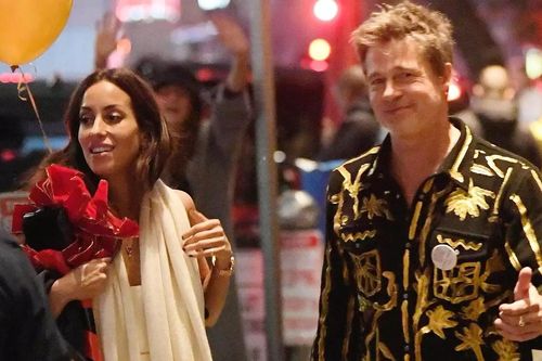 Brad Pitt hạnh phúc bên bạn gái kém 27 tuổi trong tiệc sinh nhật tuổi 60