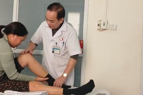 Vì sao chơi thể thao khi trời lạnh dễ bị đột quỵ?