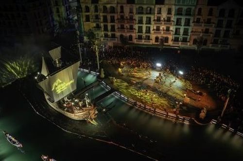 Mãn nhãn với show thực cảnh 3D mapping trên sân khấu thuyền lớn nhất châu Á tại phía Đông Hà Nội