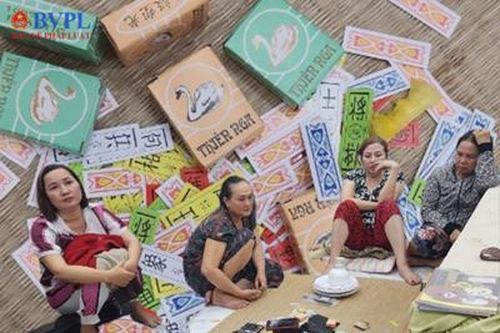 Bắt quả tang 4 'quý bà' đánh bài tứ sắc ăn tiền