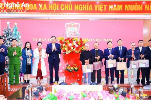 Lãnh đạo tỉnh chúc mừng Ủy ban Đoàn kết Công giáo Nghệ An nhân Lễ Giáng sinh 2023