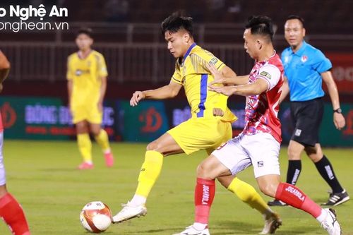 Sông Lam Nghệ An mất điểm ở phút bù giờ trước câu lạc bộ Thành phố Hồ Chí Minh