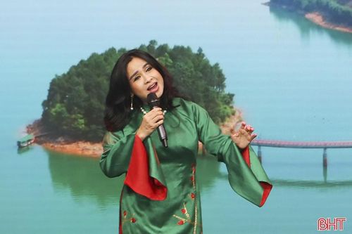 Nhiều nghệ sỹ nổi tiếng tham gia chương trình 'Xuân ấm áp - Tết yêu thương' tại Hà Tĩnh