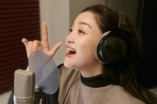 Ca sỹ Phạm Thu Hà làm mới chùm ca khúc kinh điển về Giáng sinh