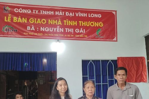 Đoàn Thanh niên TTXVN bàn giao nhà tình thương cho người nghèo tỉnh Bến Tre