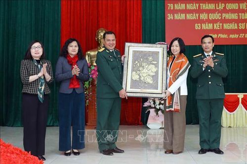Không ngừng vun đắp sự gắn kết qua nhiều thế hệ giữa TTXVN và Sư đoàn 304