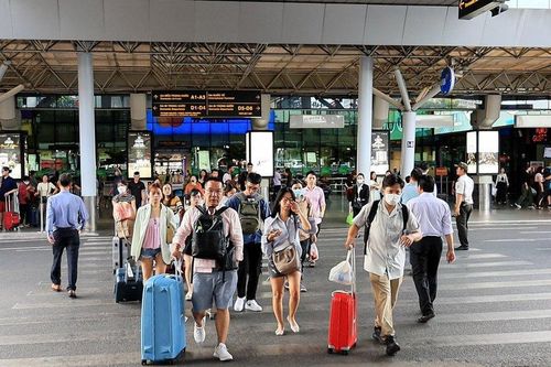 Cao điểm Tết, sân bay Tân Sơn Nhất đón hơn 140 nghìn người