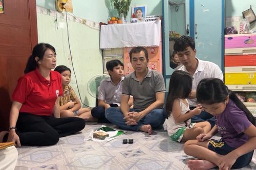 Bình Dương 24H cùng Hội Chữ thập Đỏ trao số tiền 130 triệu cho gia đình 4 trẻ mồ côi mẹ