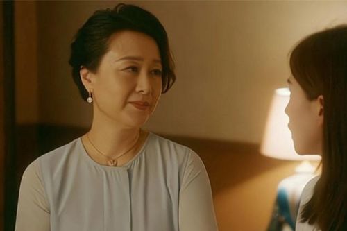 Sau đám cưới của anh trai, bố mẹ tôi ngập trong nợ nần
