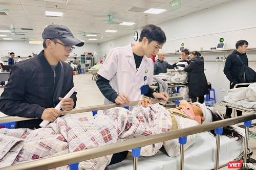 Vụ sập trần trong lớp học ở Nghệ An: Một nữ sinh bị đa chấn thương phải phẫu thuật