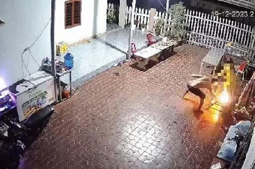 Người phụ nữ bị 'chồng hờ' tẩm xăng đốt