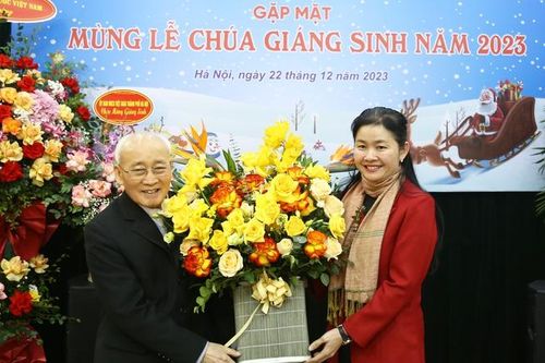Hội LHPN Việt Nam thăm, chúc mừng Ủy ban Đoàn kết Công giáo Việt Nam nhân dịp Giáng sinh 2023