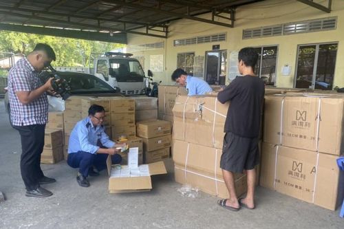 Vĩnh Long: Tạm giữ gần 70 thùng mỹ phẩm, đồ gia dụng vi phạm nhãn mác