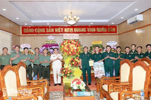 Công an tỉnh chúc mừng 79 năm Ngày thành lập Quân đội nhân dân Việt Nam