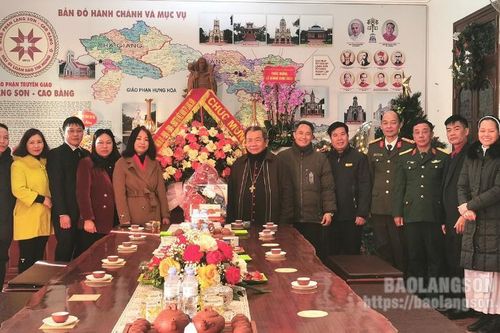 Đoàn công tác thành phố Lạng Sơn thăm, chúc mừng Tòa Giám mục Lạng Sơn, các giáo xứ nhân dịp Lễ Giáng sinh 2023