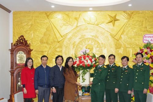 Nhiều cơ quan, đơn vị chúc mừng Bộ Chỉ huy Quân sự tỉnh nhân dịp kỷ niệm 79 năm ngày thành lập Quân đội nhân dân Việt Nam