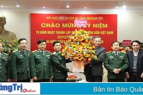 Phó Bí thư Thường trực Tỉnh ủy, Chủ tịch HĐND tỉnh Nguyễn Đăng Quang chúc mừng các đơn vị nhân Ngày thành lập Quân đội nhân dân Việt Nam