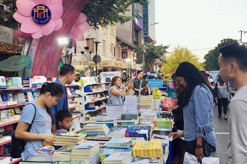Tạo dựng phong trào đọc sách và văn hóa đọc hiện nay