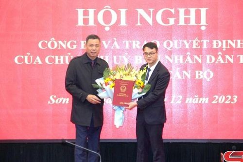 Công bố Quyết định của Chủ tịch UBND tỉnh về công tác cán bộ