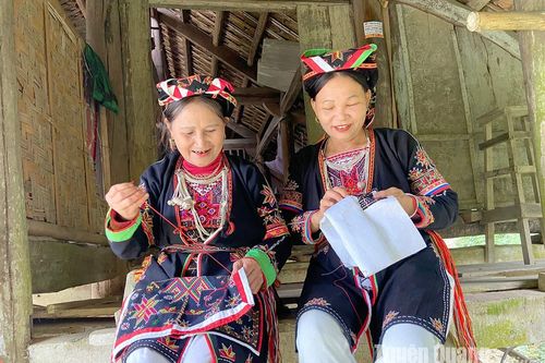 Phát huy vai trò người cao tuổi trong giữ gìn bản sắc văn hóa dân tộc