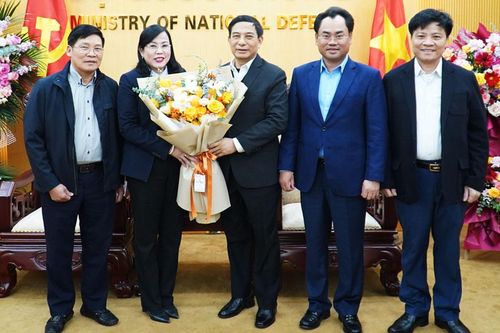 Lãnh đạo tỉnh Thái Nguyên chúc mừng Bộ trưởng Bộ Quốc phòng nhân Ngày thành lập Quân đội Nhân dân Việt Nam