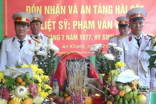 Đón nhận, an táng hài cốt Liệt sĩ Phạm Văn Việt