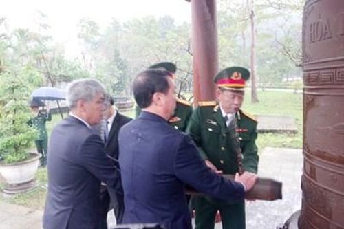 Dâng hương kỷ niệm 79 năm Ngày thành lập Quân đội Nhân dân Việt Nam