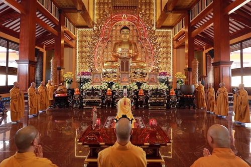 Khóa lễ Phật giáo Huế tưởng niệm chư vị Đại lão Hòa thượng Pháp chủ tại Việt Nam Quốc Tự