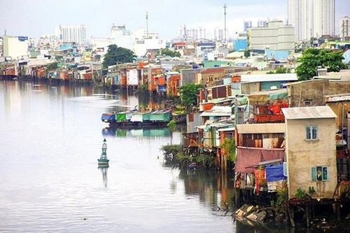 Thành phố Hồ Chí Minh: Bao giờ bồi thường, di dời xong nhà ven kênh rạch?