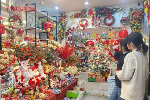 Hàng hóa đa dạng, lượng mua giảm sút thị trường Noel trầm lắng