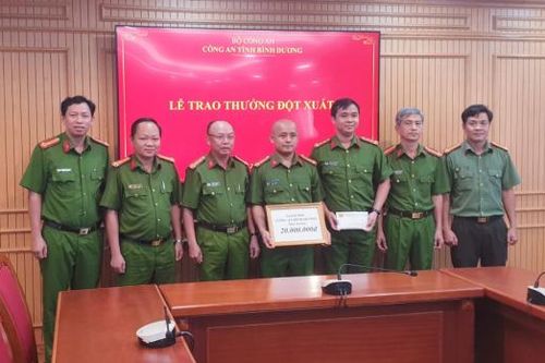 Khen thưởng lực lượng khám phá nhanh vụ bắt cóc đòi 4,5 tỷ tiền chuộc