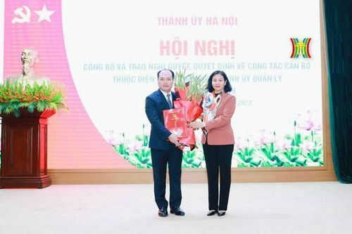 Thành ủy Hà Nội công bố quyết định công tác cán bộ