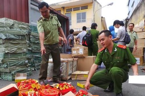 Truy nã kẻ chủ mưu buôn 10 container hàng lậu