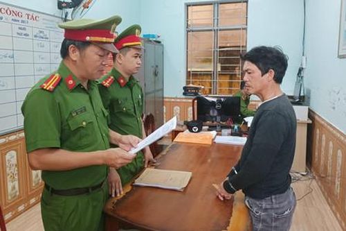Chặn xe người tình cũ để cướp tài sản, bắt giữ trái phép và hiếp dâm