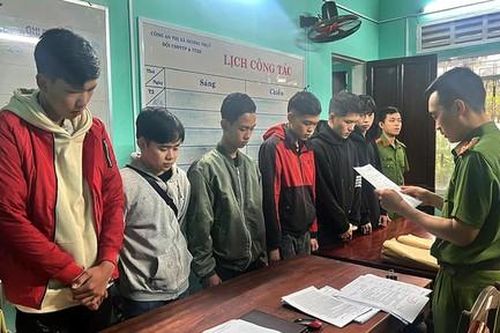 Khởi tố 13 thanh thiếu niên gây rối, đua xe trái phép