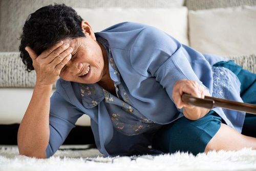 Chăm sóc sức khỏe người cao tuổi trong mùa lạnh
