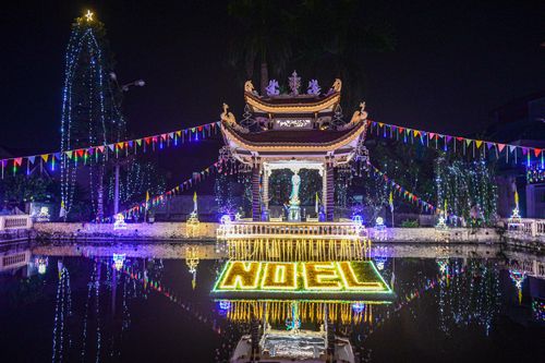 Xứ đạo ở ngoại thành Hà Nội lung linh ánh đèn đón Giáng sinh