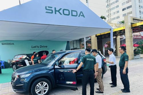 Khách hàng Việt đánh giá xe Skoda tay lái chắc chắn, đi êm