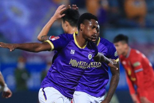Ngoại binh lên tiếng, Hà Nội FC thoát thua trước CLB Hà Tĩnh