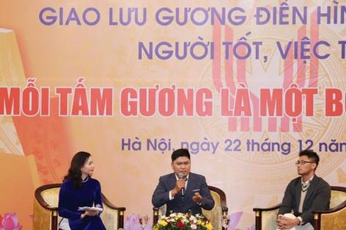 Giao lưu 'Mỗi tấm gương là một bông hoa đẹp'