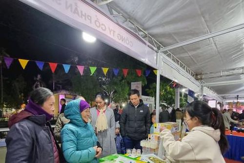 Khai mạc triển lãm sản phẩm thủ công mỹ nghệ huyện Ứng Hòa
