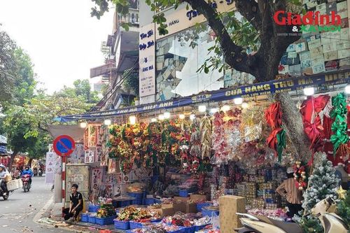 Hiu hắt thị trường đồ trang trí Giáng sinh đa dạng mẫu mã nhưng vẫn ế ẩm