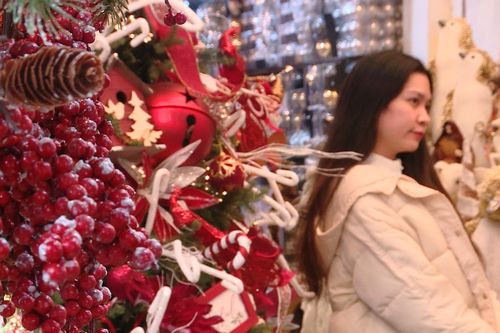 Đường phố Hà Nội nhộn nhịp không khí Noel