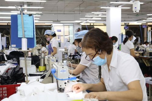 Lương tối thiểu tăng thêm 6%: Có đáp ứng mức sống tối thiểu?
