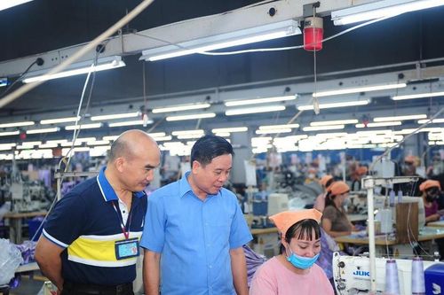Ninh Bình: Thưởng Tết cao nhất 100 triệu đồng, thấp nhất 50 nghìn đồng