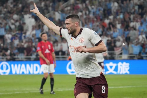 Kovacic phá kỷ lục của Ronaldo