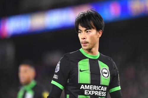 Kaoru Mitoma sa sút