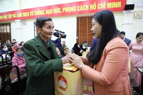 Hà Nội: Trích Quỹ 'Vì người nghèo' 1,2 tỷ đồng tặng quà Tết cho người nghèo
