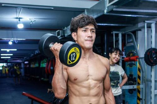 Nguyễn Trần Duy Nhất thắng võ sĩ có biệt danh 'Siêu chiến binh', sau trận phải thừa nhận khả năng chịu đòn của đối thủ
