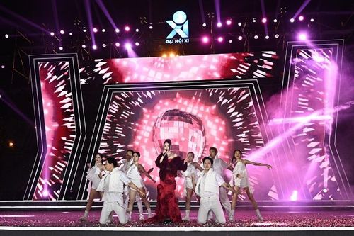 Hòa Minzy và Quân A.P 'cháy' hết mình tại chung kết'Hành trình bài ca sinh viên' 2023